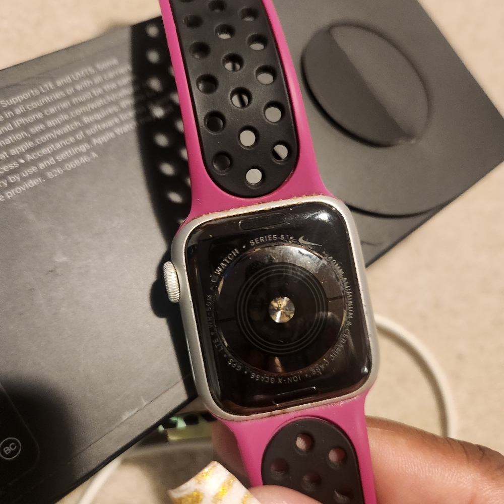 Apple Nike series 5 watch with gps - Picture 5 of 5
